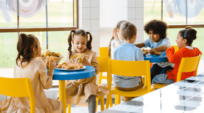 kids eating at school